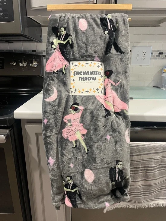 VIRAL, TIK TOK FRANKENSTEIN AND HIS BRIDE DANCING, HTF THROW BLANKET