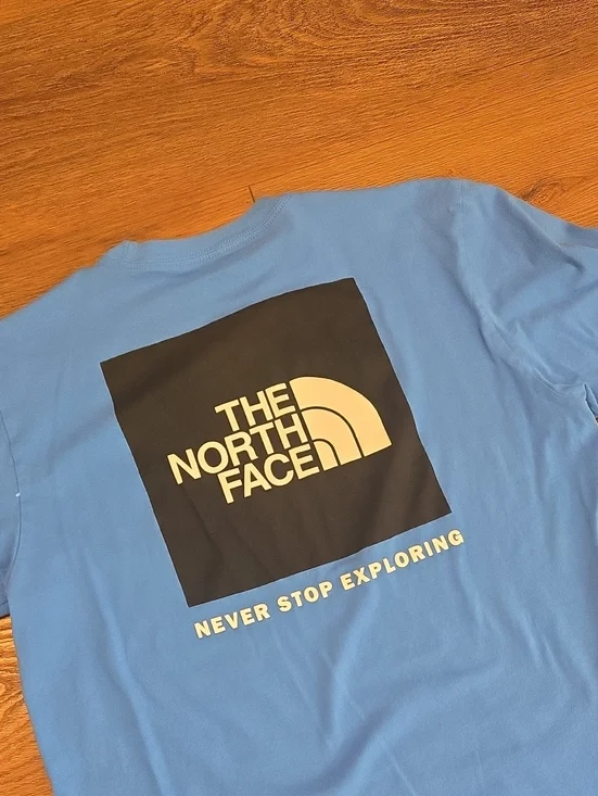THE NORTH FACE SHORT SLEEVE TSHIRT..SIZE MED.  #8102