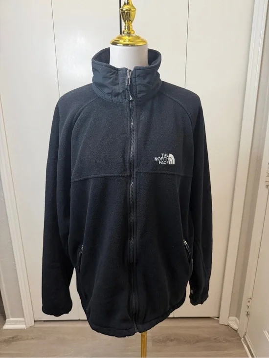 The North Face Men’s Black Full-Zip Fleece Jacket