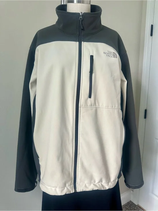 The North Face Men's Jacket (L) cream / grey - Apex Rain Resistant Tech