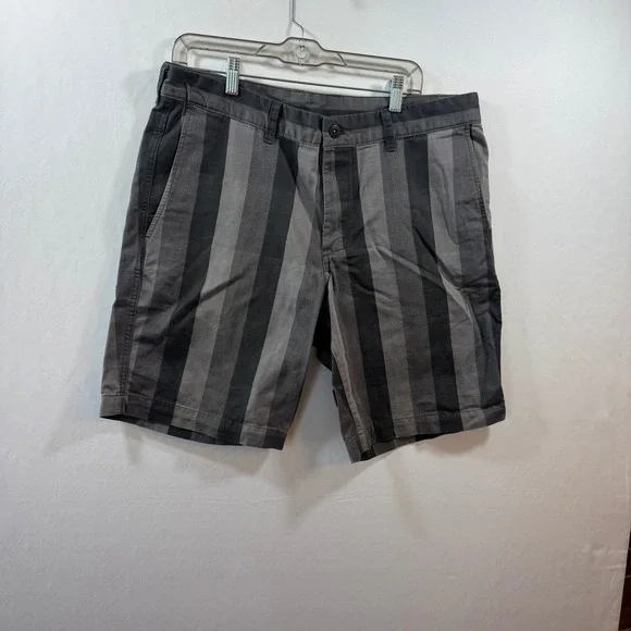 The North Face Mens Striped Shorts Grey Charcoal Size 37 Casual Outdoor Regular