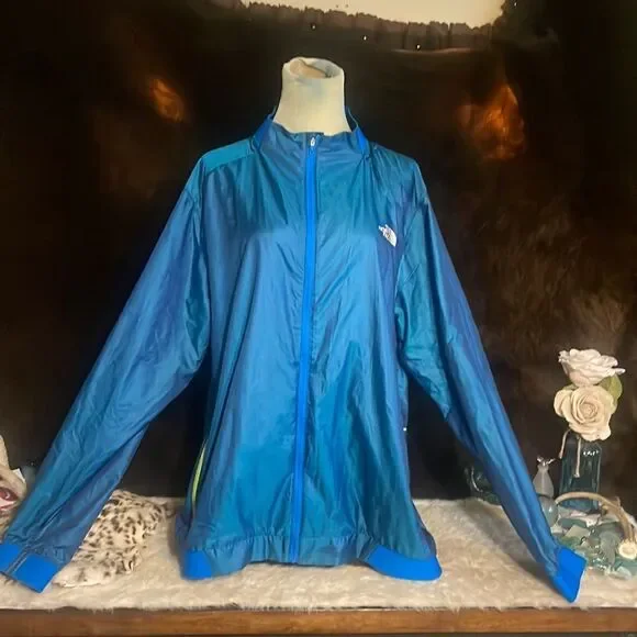 The north face windbreaker XL (4300)