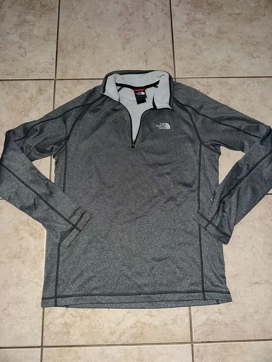 The North Face Men’s Gray Quarter-Zip Performance Pullover Size M