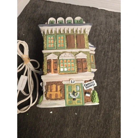 The Flat Of Ebenezer Scrooge - Dickens Village - EUC - Dept 56 Vintage 1989