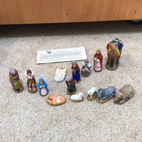 WEE crafts traditional 13 piece christmas nativity set