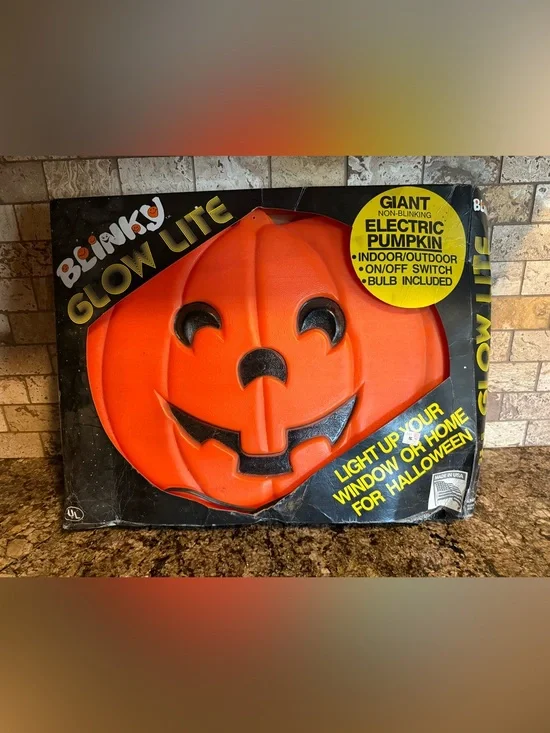Vintage Blinky Glow Lite Electric Pumpkin Window Light Blow Mold Halloween.