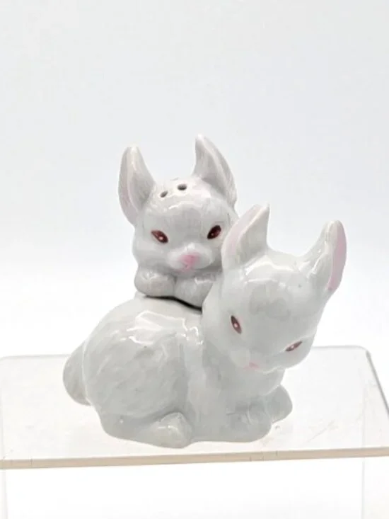 Vintage Enesco White Bunny Rabbit Salt & Pepper Shaker Set, CUTE Easter.