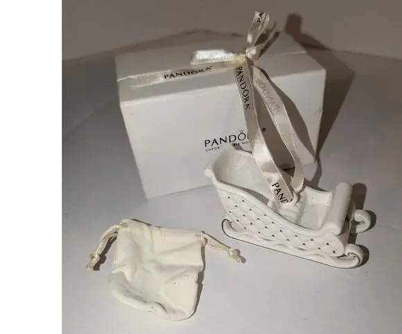2014 Pandora Unforgettable Moments Holiday Sleigh Christmas Ornament w/box