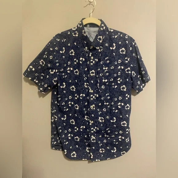 Banana republic tropical short sleeve button‎ up medium