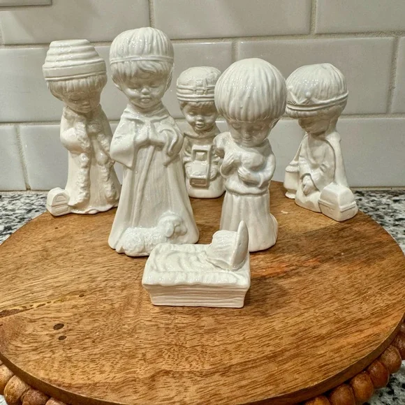 White Ceramic Nativity‎ Figurines Set of 6 EUC