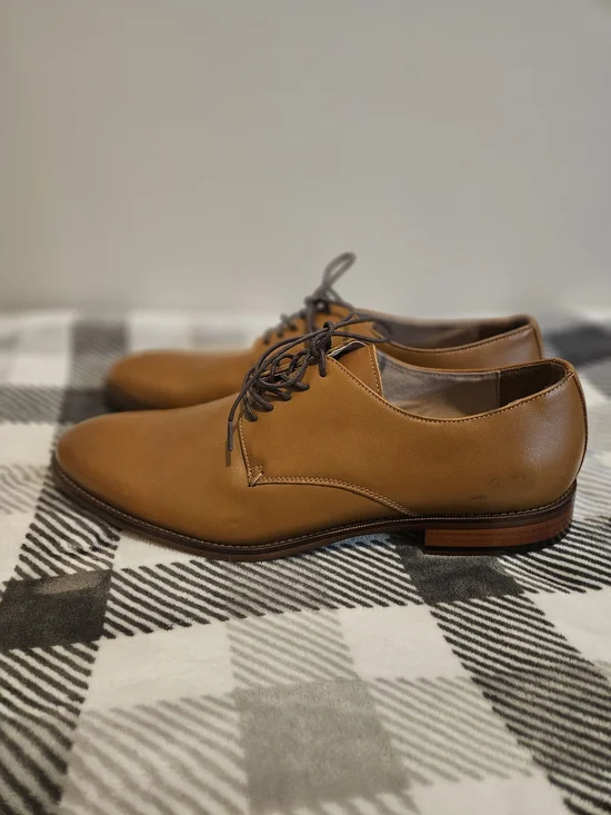 Banana Republic Tan Leather Derby Shoes