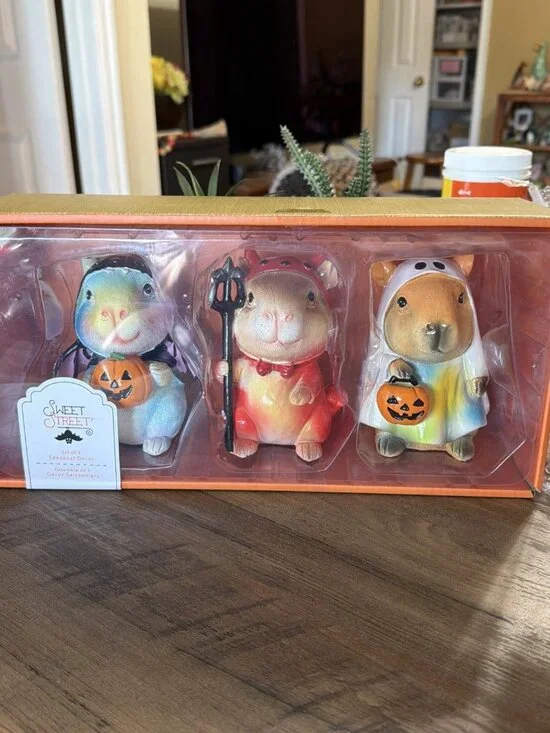 Viral Sweet Street Set of 3 Halloween Capybara Figurines - NIB