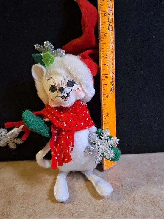 Annalee White Snowflake Mouse Santa Hat 6.5 inch 2007  Winter Scarf Mittens