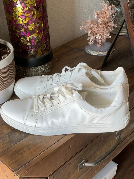 Banana Republic- Classic White Low-Top Sneakers