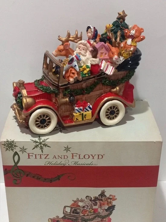 Fitz and Floyd Santa's Classic Car Musical plays “We Wish You a Merry Christmas