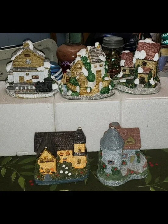 Five (5) Piece Small Vintage Christmas Village Lot