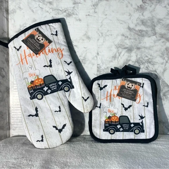 NWT Happy Haunting Halloween Themed Oven Mitt and a pair of Potholders