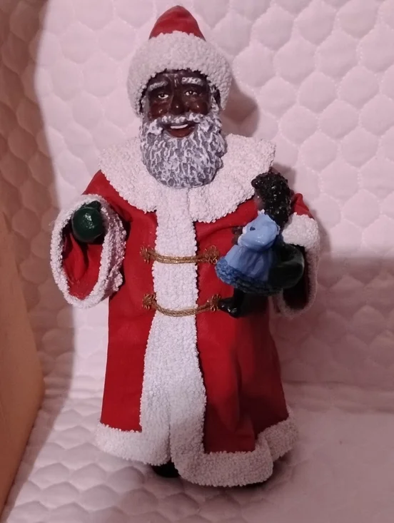 Dept 56 Possible Dreams Clothtique African American Santa holding Doll Figurine