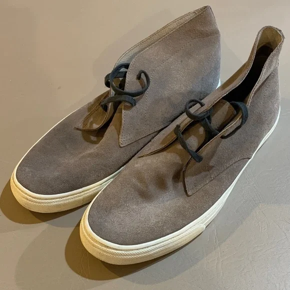 Banana Republic Light Brown Chukka Boots in Suede Leather​​​