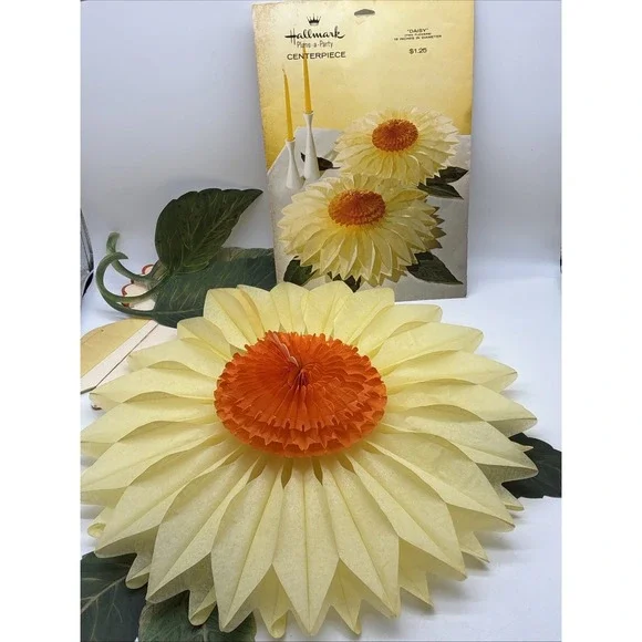 vintage Hallmark Plans-a-Party Daisy  flower centerpiece Honeycomb 1970