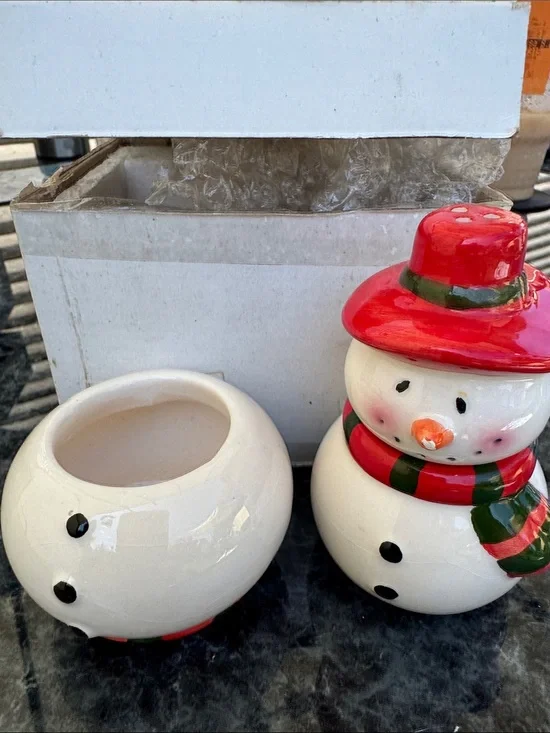 Festive Snowman Ceramic Salt and Pepper Shaker Set