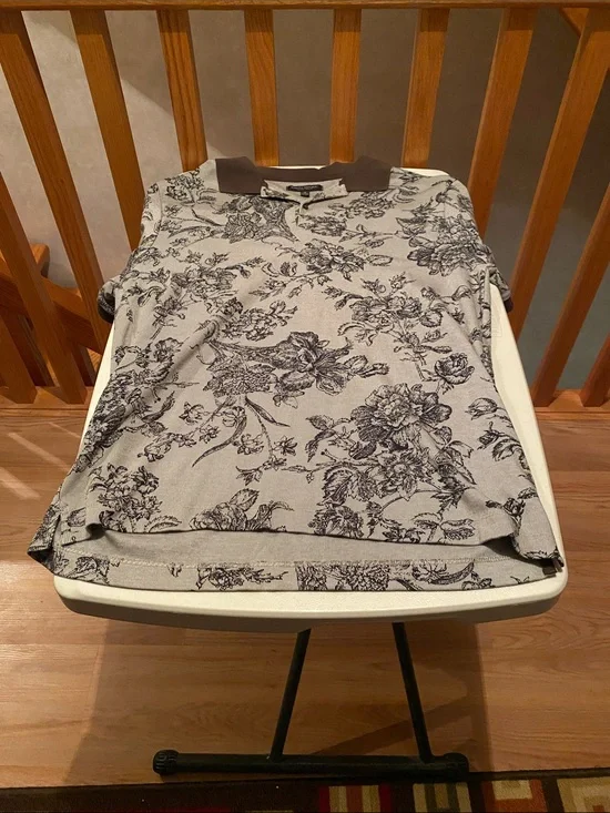 Banana Republic Floral Print Polo Shirt. Size: M. Color: Gray/Black/Brown