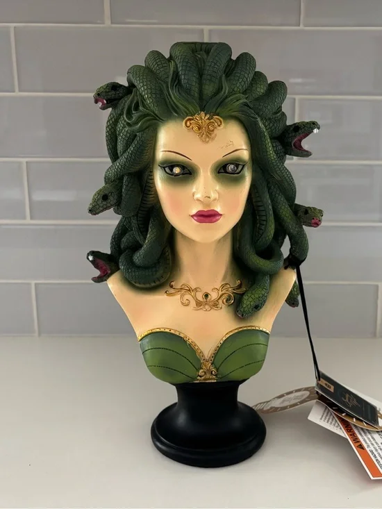 Authentique Spooky Night Medusa