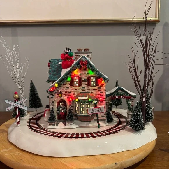 Department 56 Santa's Wonderland House Snow Village Christmas Lane 55359 in Box