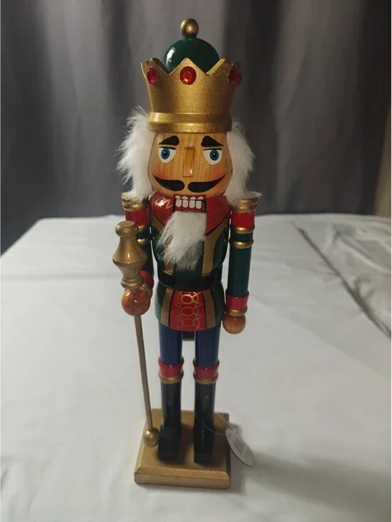 Santa's Workbench Soldier Nutcracker 15