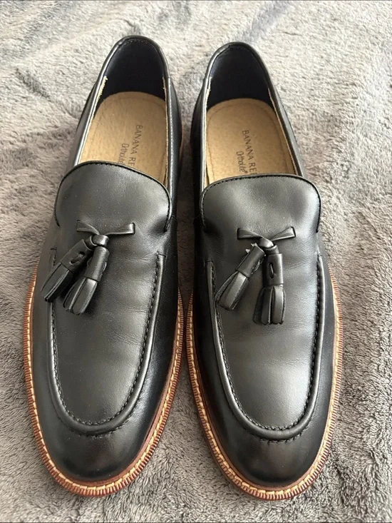 Banana Republic Black Leather Tassel Loafers with Tan Trim