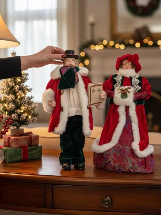 RARE Vintage Festive Holiday Caroler Figurines Man & Woman in Red/Green EUC
