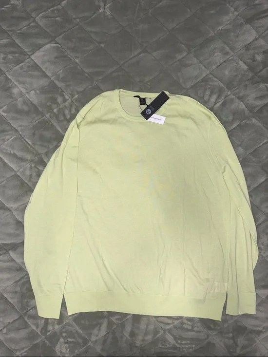 Banana Republic Men's Pale Yellow Crewneck Sweater - NWT