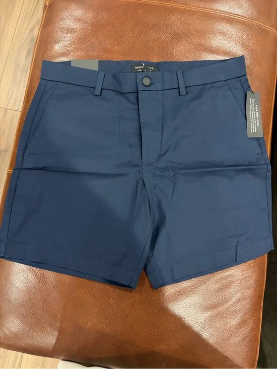Banana Republic Navy Flat-Front Men's Shorts - 7
