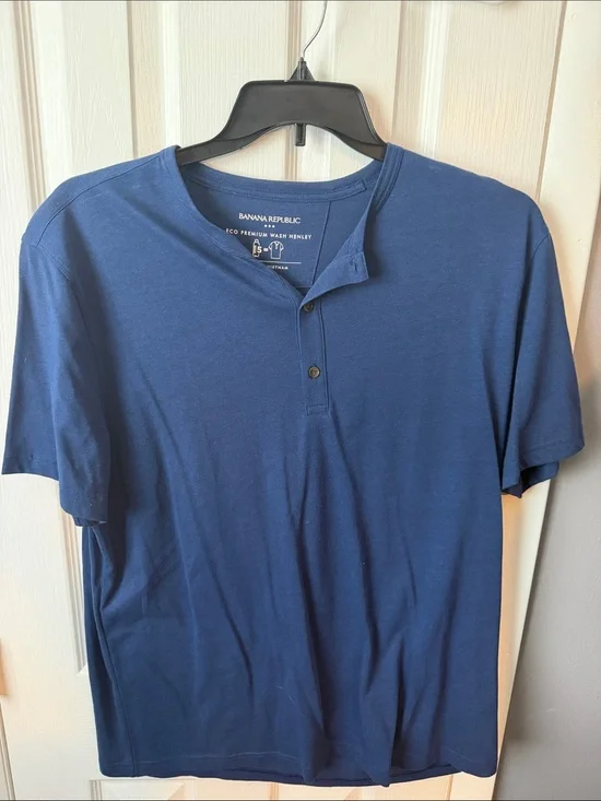 Banana Republic Men's Blue Short-Sleeve Henley
