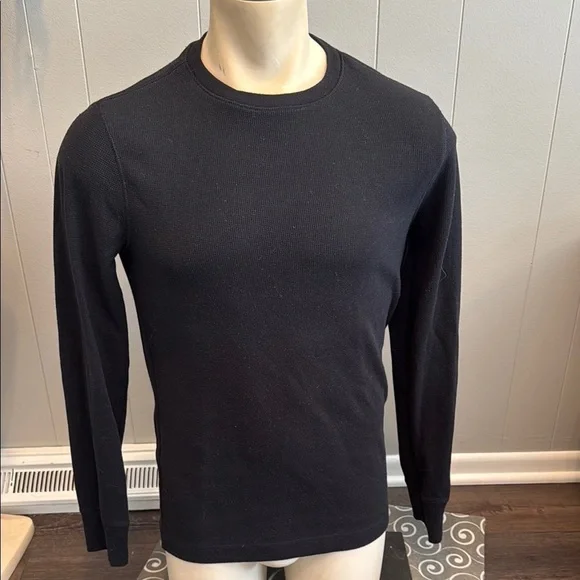 E Banana Republic Men’s Medium Black Crewneck Sweater