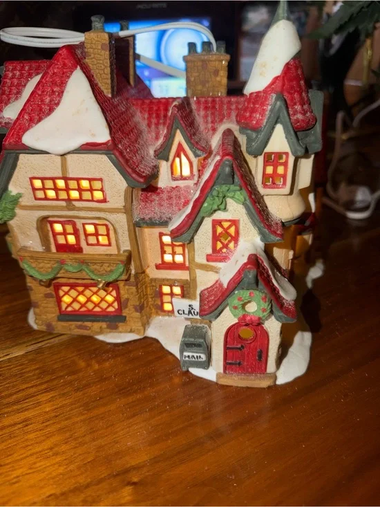 Department 56 Red and White Lighted Christmas Cottage rare. Santa’s workshop