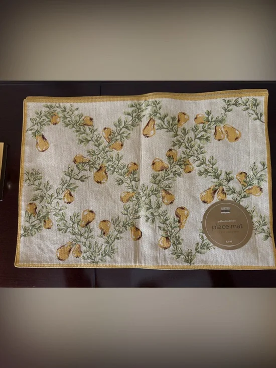 NWT Martha Stewart Yellow Pear & Green Vine and Gold Trim Holiday Placemats