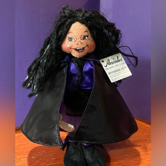 NEW Annalee 2010 Villainess Witch Elf 10” Holiday Halloween Doll Purple w/tags
