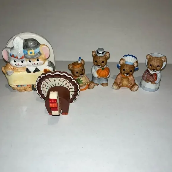 Thanksgiving‎ Decorations-Home Interiors Bears, Enesco Napkin Holder & a Turkey