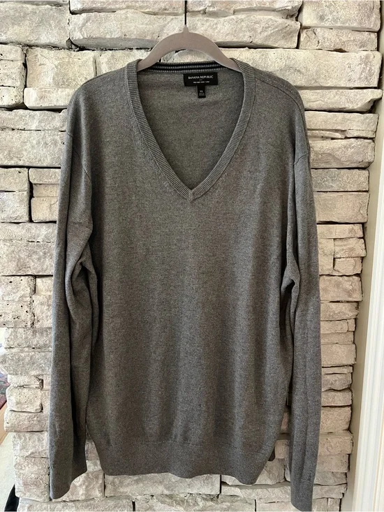 Banana Republic Luxe Yarn Men's V-Neck Sweater - Charcoal Gray XL