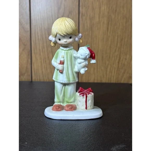 Vintage Christmas Girl Child Figurine Figure with Kitten 5