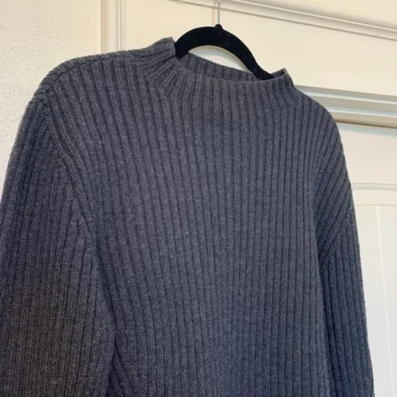 Banana Republic Mens Merino Wool Sweatehr,‎ Charcoal