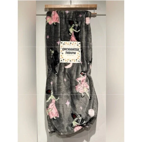 TIK TOK VIRAL* DANCING MONSTER COUPLE * HTF THROW BLANKET