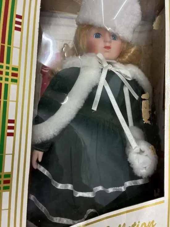 House of Lloyd 16-inch Christmas Collection Porcelain Doll