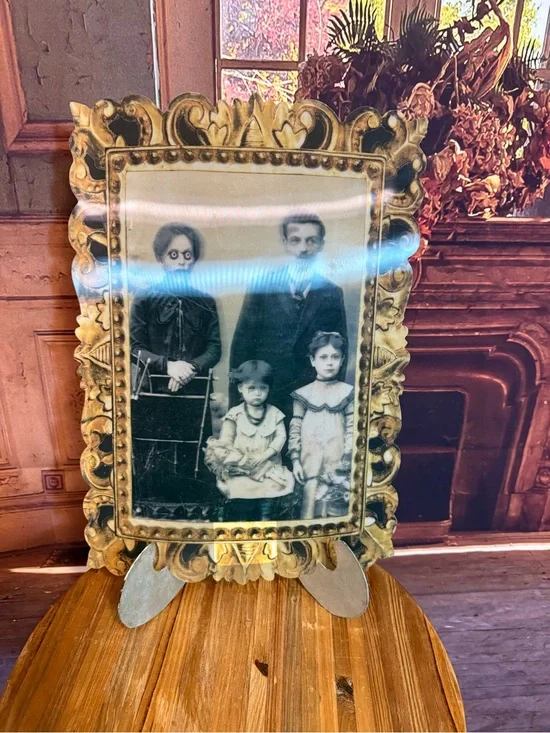 Creepy Halloween Lenticular Family Antique Portrait Weird Fun Haunting Spooky