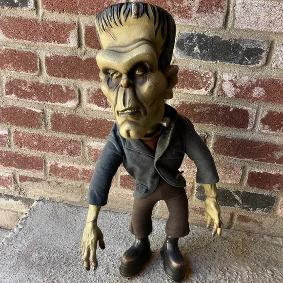Universal Studios Monsters Frankenstein Figure 24