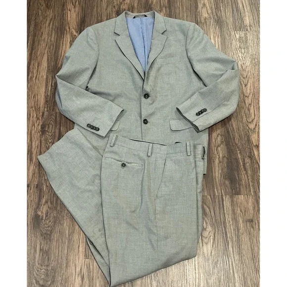 BANANA REPUBLIC Tailored Fit suit Blazer Size 42S Pants 32x30 gray  wool READ