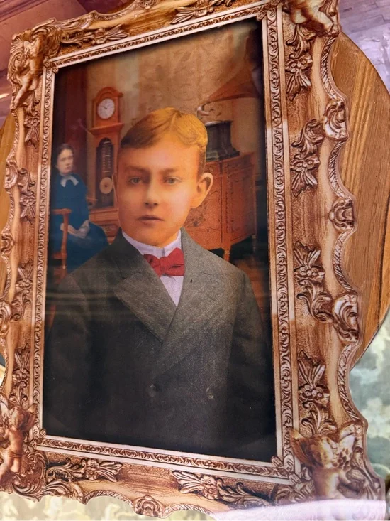 Vintage Look Faux Framed Portrait Halloween Lenticular Spooky Haunted Home
