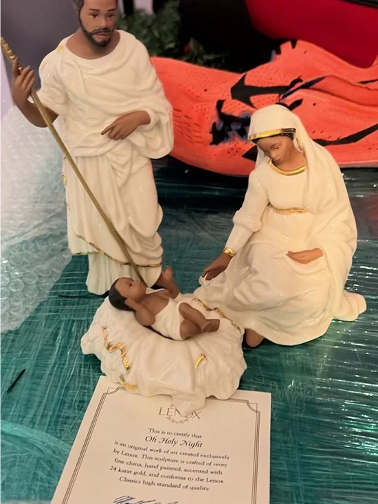 Lenox Nativity Figurine Set - Ivory and Gold Trim