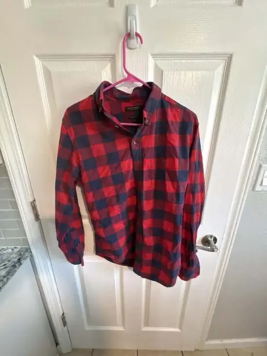 Banana Republic Luxe Flannel Grant Fit Men's Red and Navy Plad